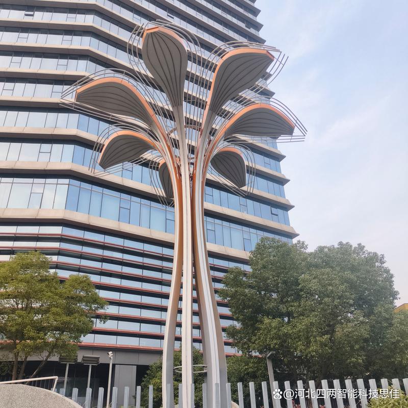 光伏樹(shù)應(yīng)用圖鑒:從零碳公園到智慧工廠的"綠色地標(biāo)"